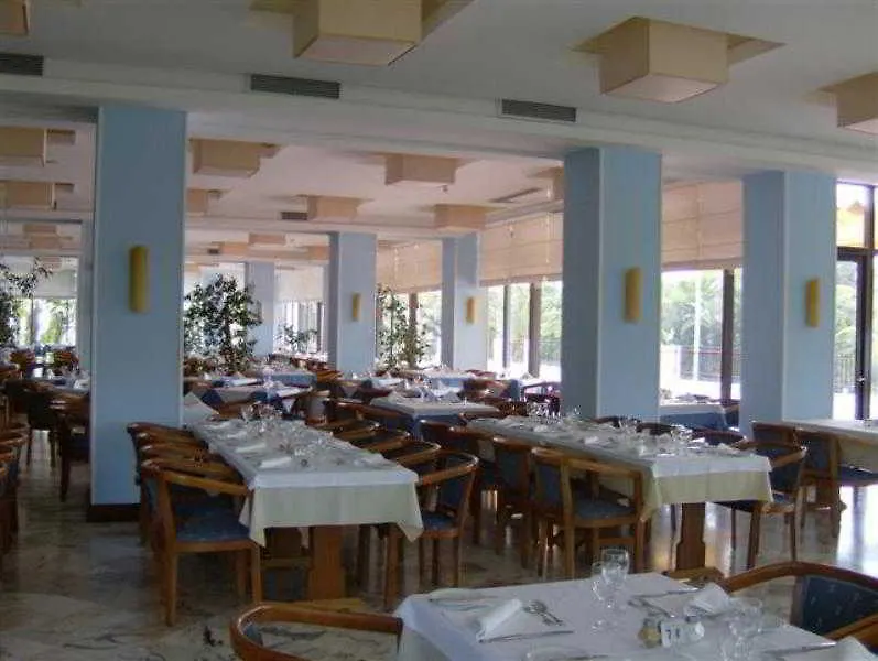 Alfamar Beach & Sport Resort Albufeira 4*,